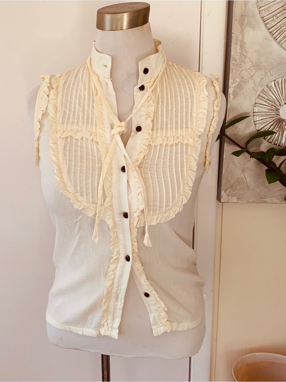 Alice + Olivia Cream Ruffled Tie-Neck Sleeveless Blouse
